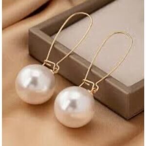 Elegant White Pearl Jewelry